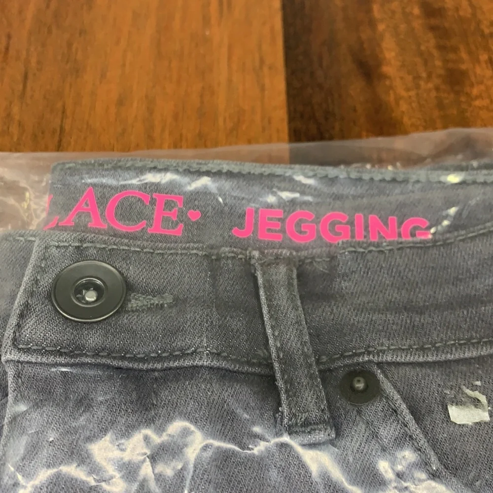 The Children’s Place Super Stretch Denim Jeggings – Gray (NWT)